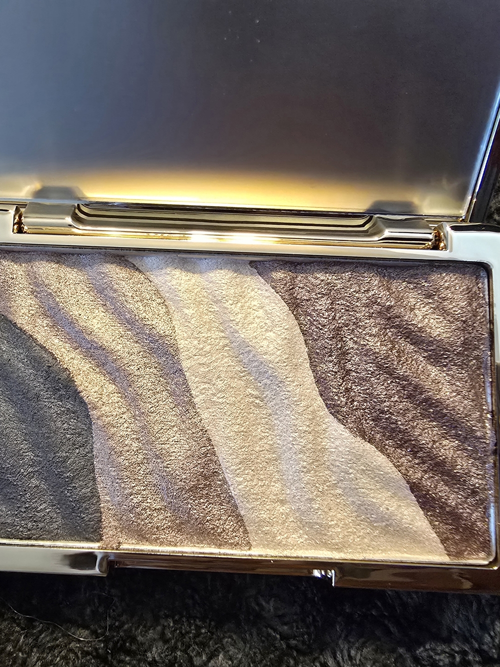 Luna Magic AMOR Palette & ICONIC London Eyeshadow Duo - Pink & Gold - Picture 5 of 6